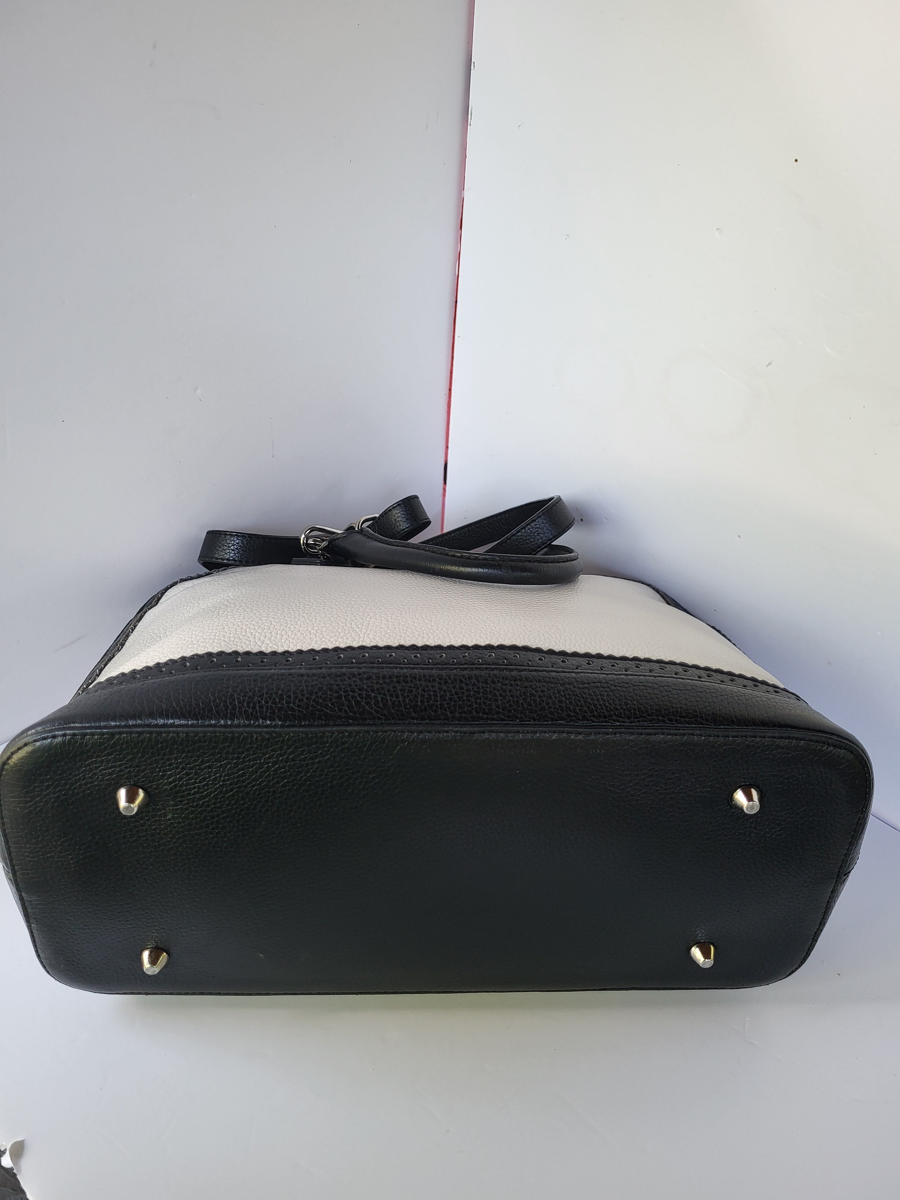 Danier Leather Black and White Top Handle/Shoulder Bag