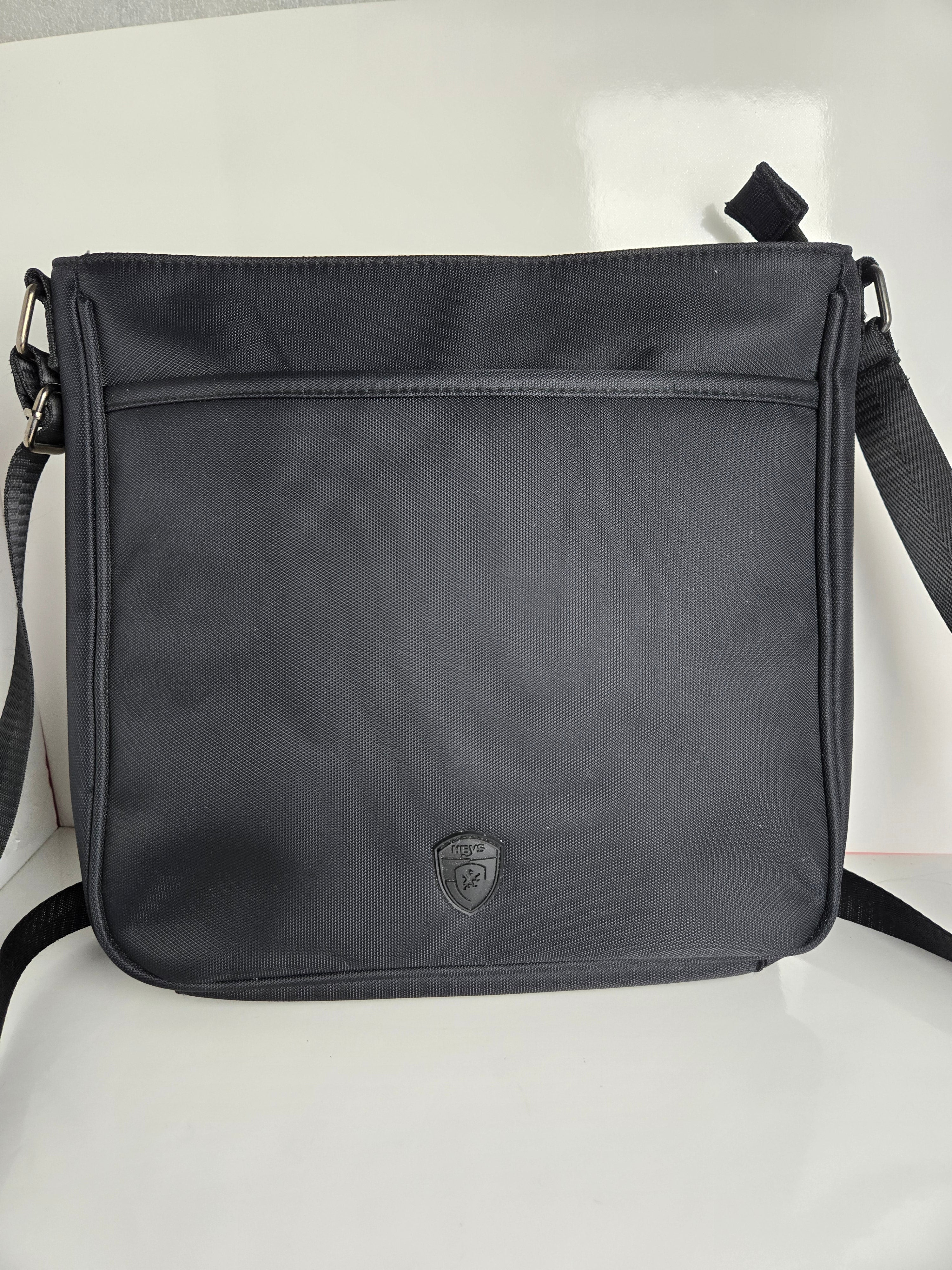 Heys Black Nylon Crossbody/Shoulder Bag